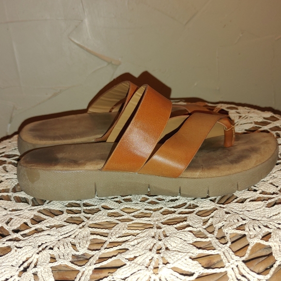 Comfy Soles Bamboo Chestnut Brown Strappy Sandals - Picture 2 of 11